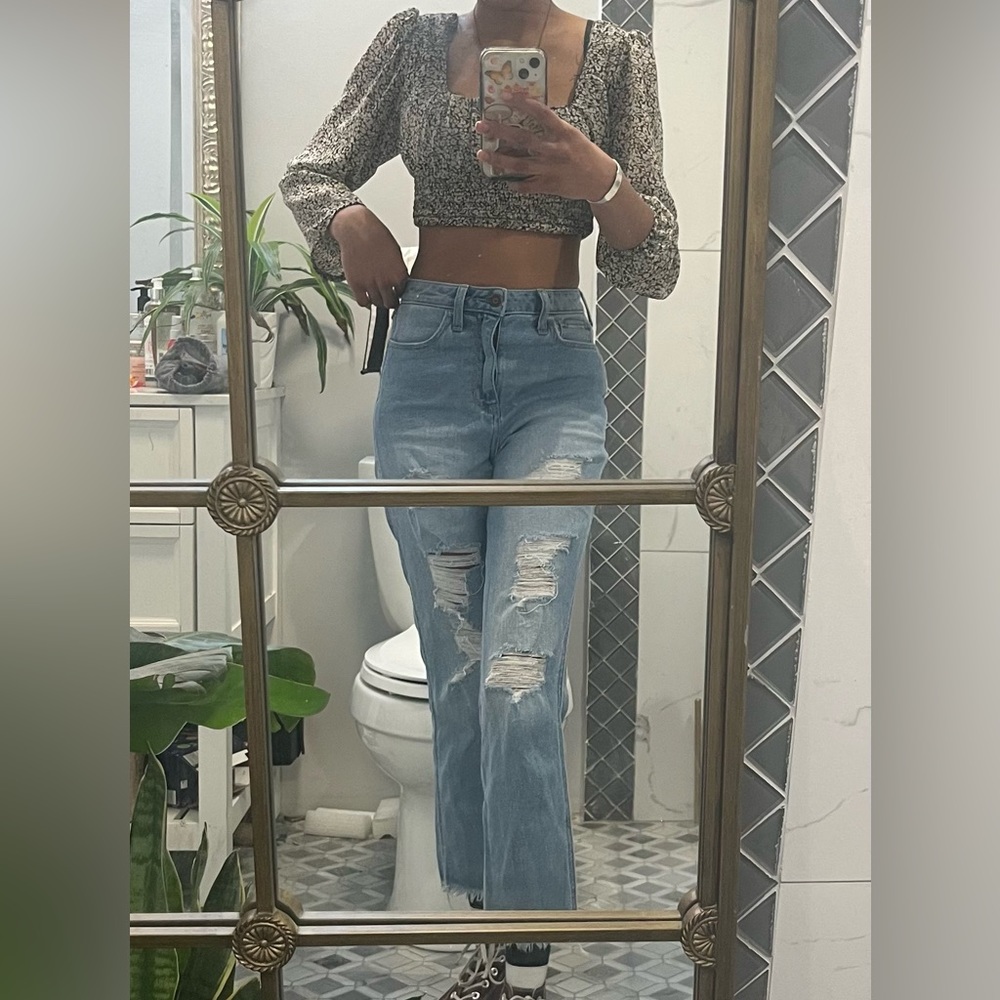 Hollister Light Wash Ultra High Rise Mom Jeans